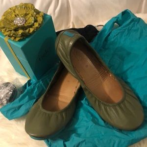 Tieks Olive leather flats w/Box, Flower, bonus TARRAGO 34 olive cream, both bags